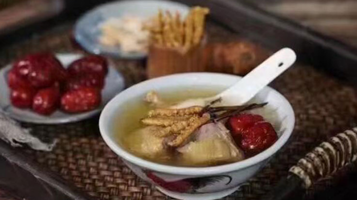 冬蟲(chóng)夏草燉鮮筍：鮮香滋補(bǔ)的養(yǎng)生佳肴