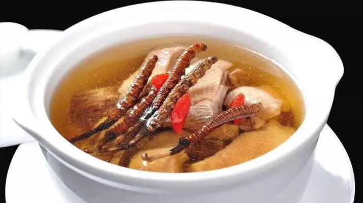冬蟲夏草煲湯的最佳季節(jié)，喝對(duì)事半功倍