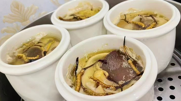 泡冬蟲(chóng)夏草用什么酒