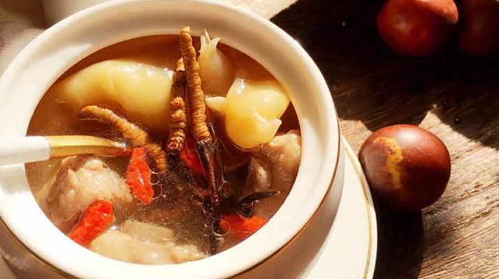 冬蟲(chóng)夏草泡多少根比較好？結(jié)合場(chǎng)景與體質(zhì)的科學(xué)建議